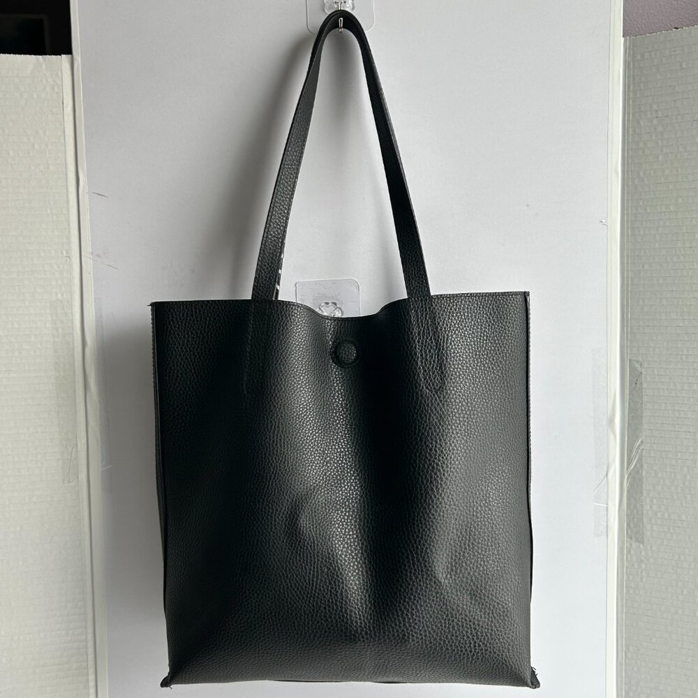 Reversible Tote/shoulder Bag in Black, Black and White